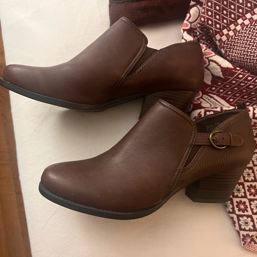 Brown Ankle Boots - never worn - very comfortable